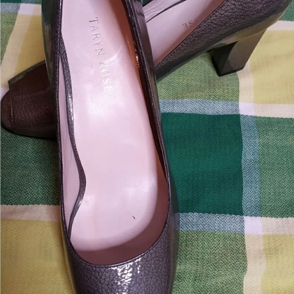 Taryn Rose Too Cute Gray Patent Leather Peep Toe Heels Sz 8